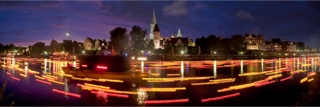 panorama an der donau bei ulm während der jährlichen lichterserenade