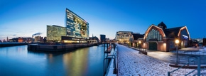panorama mit dem verlagshausgebäude des spiegels und den deichtorhallen in hamburg