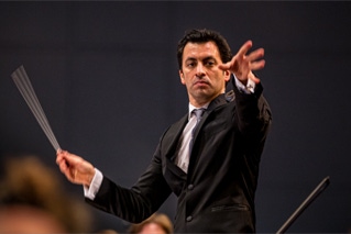 Konzert-Fotograf Ralf Brunner aus Hamburg zeigt seine Aufnahmen von den Donaueschinger Musiktagen, dem wichtigsten Festival für zeitgenössische Tonkunst weltweit. Im Bild der Dirigent Alejo Perez